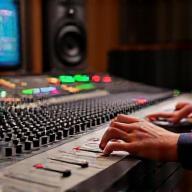 Mixing og Mastering - studio med miksepult